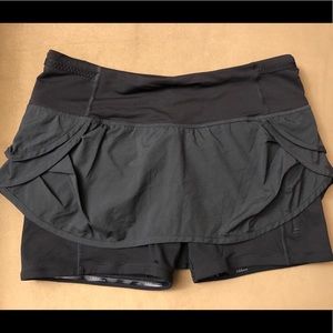 Like new- Lululemon running skirt/shorts size 6